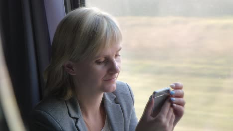 Business-Woman-Uses-A-Smartphone-Travels-In-A-Train-Compartment-4k-Video