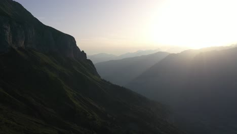 Kinolicht-Bei-Sonnenaufgang-In-Den-Französischen-Alpen