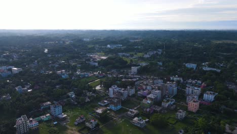 vista aérea de drones al atardecer de la ciudad de sylhet, bangladesh