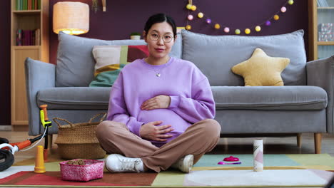 asian pregnant woman