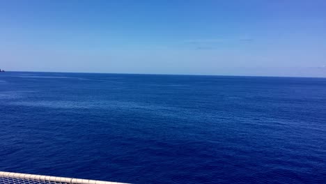 panoramica di più altre navi nel