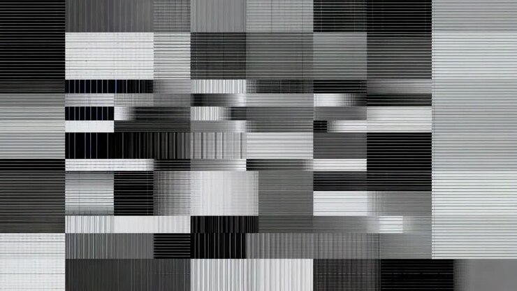 Anzeige einer Korruptionsüberlagerung, die über elf Bilder hinweg anhält, Graustufen-Glitch-Blöcke und -Streifen