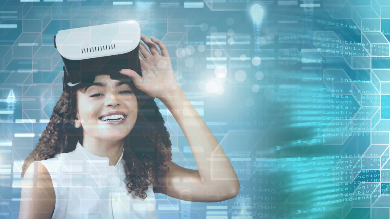 mujer sonriente usando auriculares vr sobre datos digitales y codificación de animación
