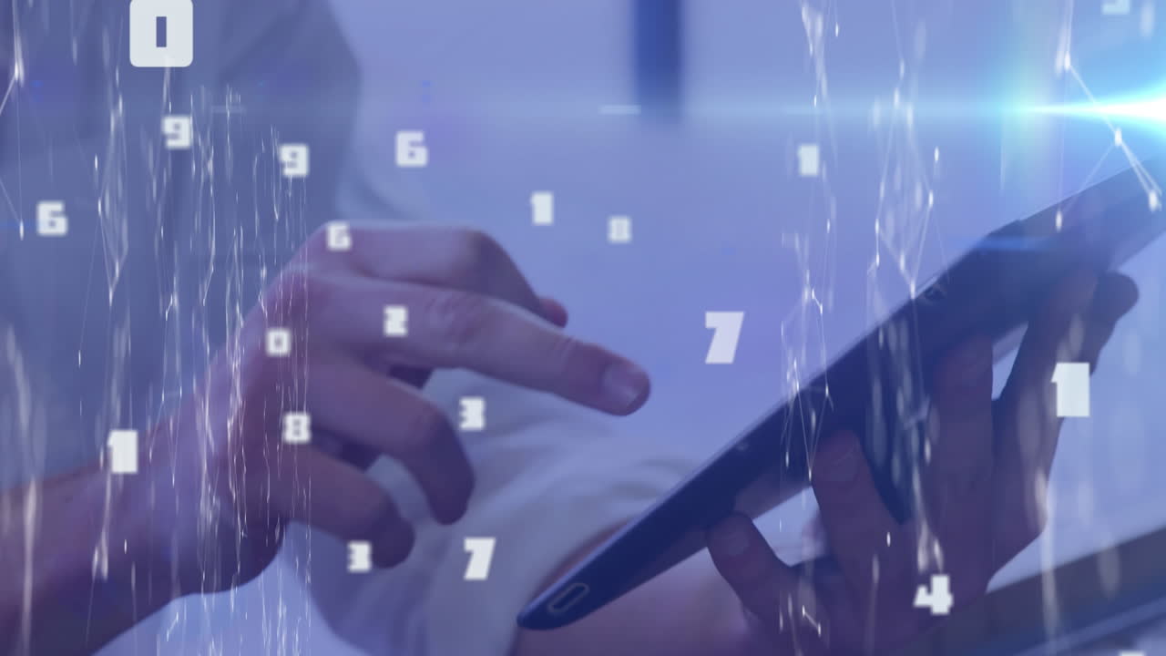 animación de procesamiento de números y red de conexiones sobre mujer usando tableta