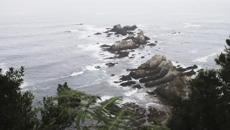 Schöne-Küstenlandschaft-Von-Gueirua-Beach,-Asturien-Vom-Sichtpunkt-Aus-Gesehen