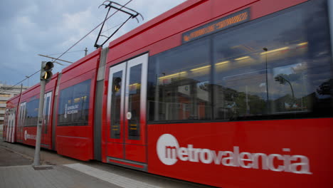 roter u-bahn-zug