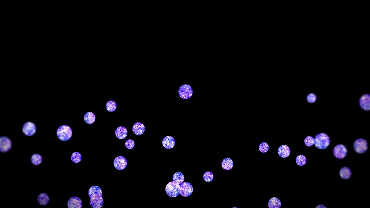 검은 바탕에 많은 은 크리스탈 구를 날아. 투명, 다채로운 유리 빛. 반이는 공 회전의 3d 애니메이션. 루프 애니메이션.