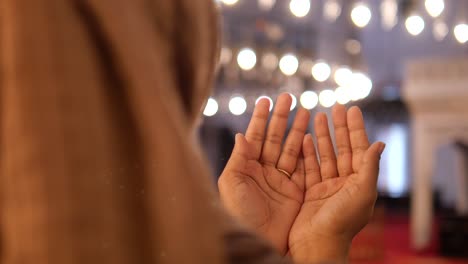 muslim woman praying in mosque