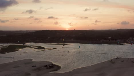 Aéreo:-Kitesurf-En-La-Laguna-Cauipe-Durante-La-Puesta-De-Sol