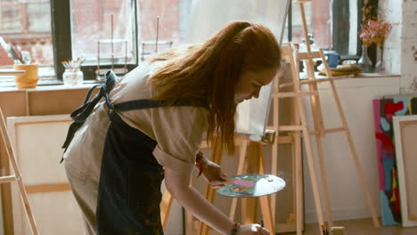 artist taking paint palette