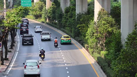 vehicles moving along a curved city roadway