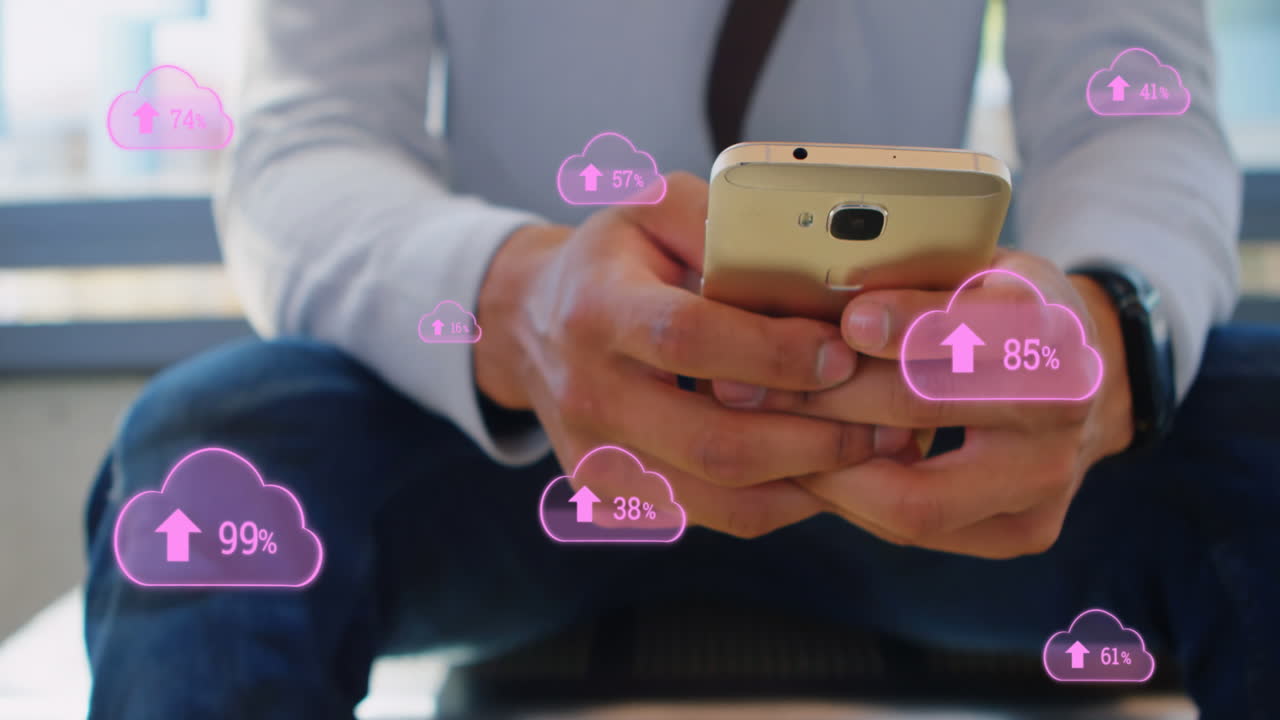 스마트 폰을 사용하는 사람 위에서 증가하는 비율로 디지털 구름의 애니메이션