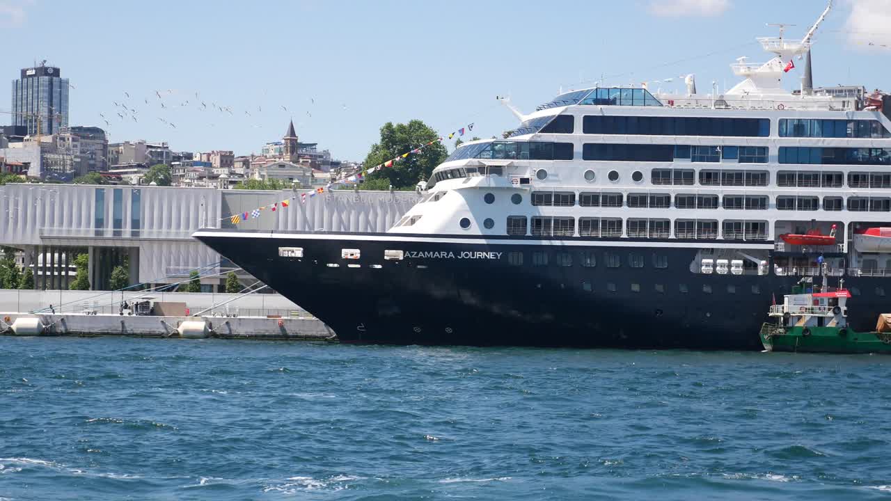el crucero azamara journey atracó en estambul