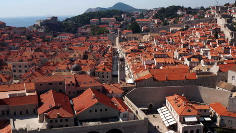 Altstadt-Von-Dubrovnik-In-Kroatien-Tagsüber---Luftdrohnenaufnahme