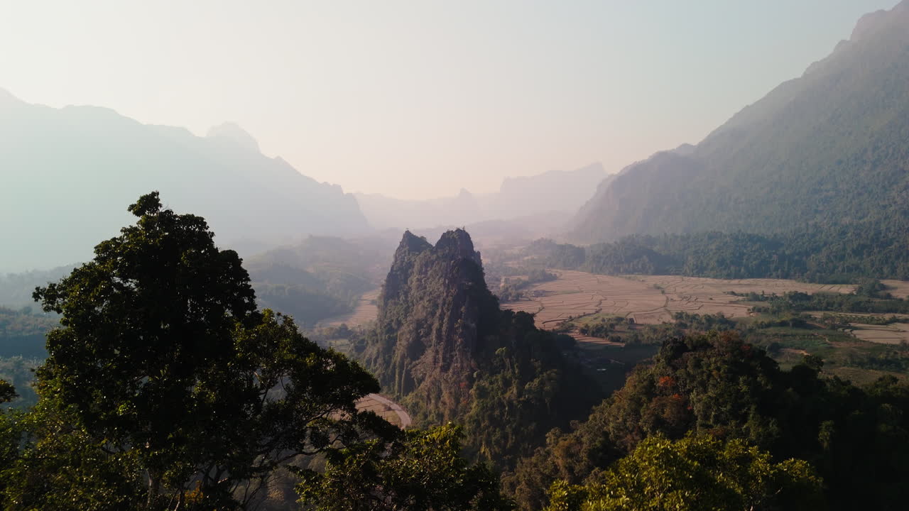 paisaje de valle de montaña