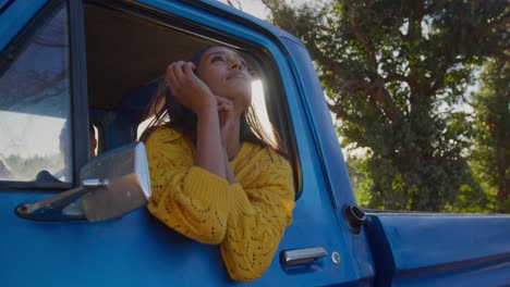 Young-woman-on-a-road-trip-in-pick-up-truck