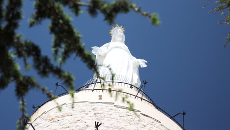 Dame-Harissa-Von-Libanon-Statuenmonument-In-Harissa---Niedriger-Winkel