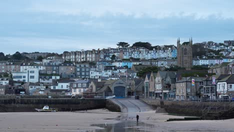 Stadt-St.-Ives,-Beliebtes-Urlaubsziel-In-Cornwall,-England