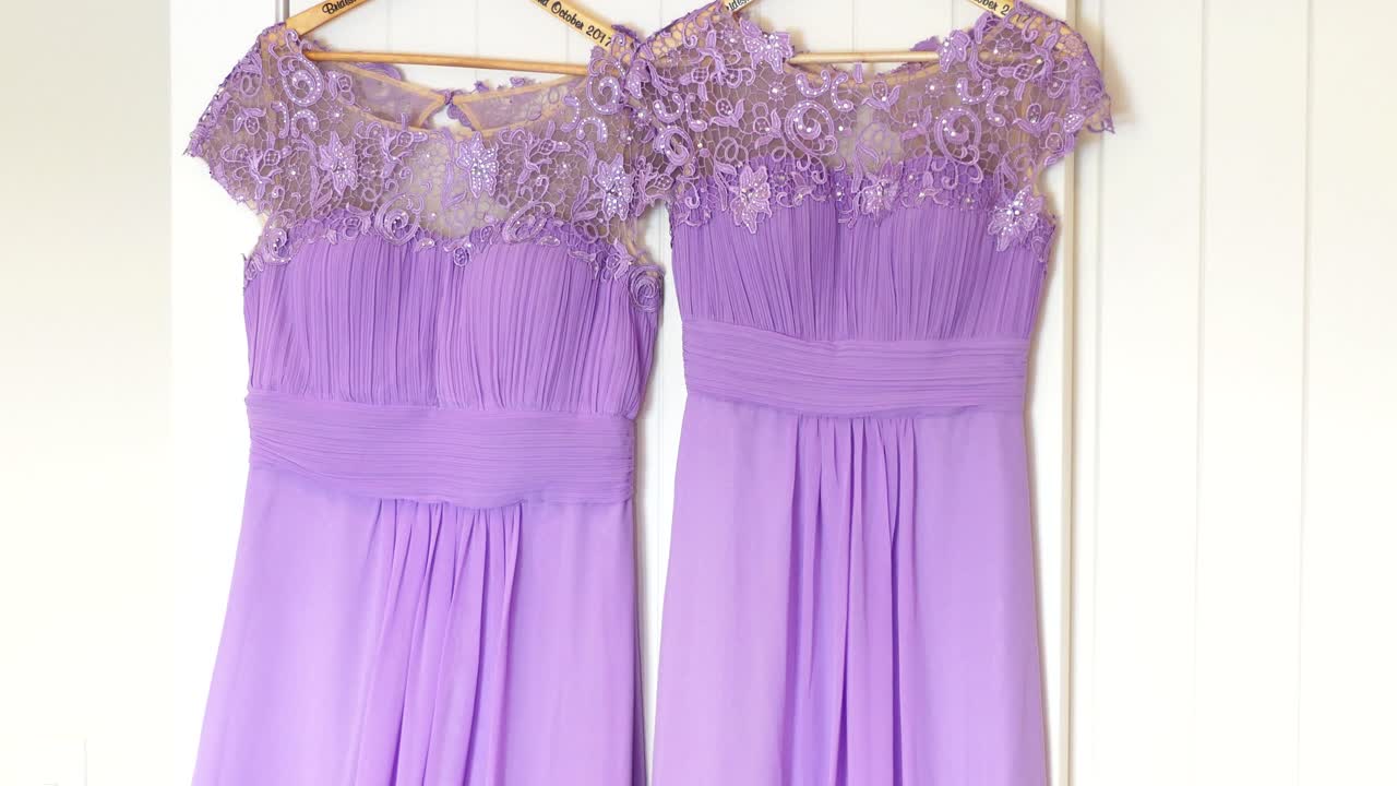 신부의 와이드 샷 - 들러리 웨딩 드레스