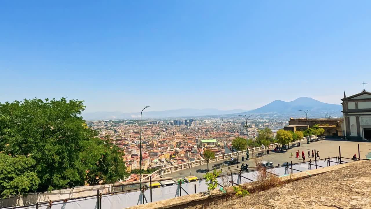 베수비우스 산과 함께 나폴리의 파노라마 풍경