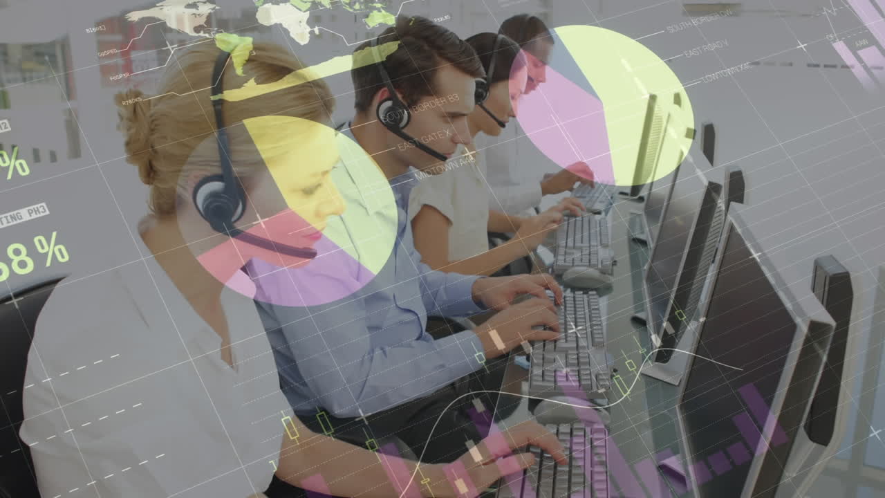 animación de estadísticas y procesamiento de datos sobre personas de negocios que usan auriculares telefónicos