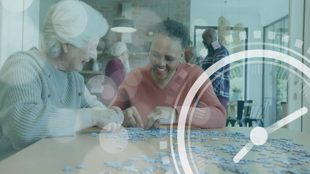 animación de puntos de luz y reloj sobre diversas personas mayores haciendo rompecabezas