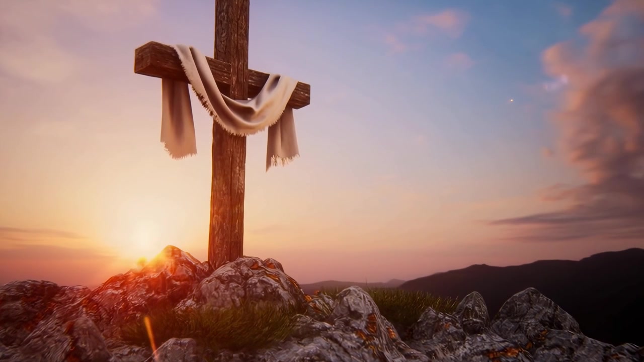 Cruz de Madeira com Pano Branco em Colina Rochosa ao Pôr do Sol