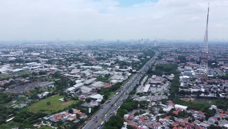 Atmósfera-Urbana-Diurna-Con-Cielo-Despejado-Y-Tráfico