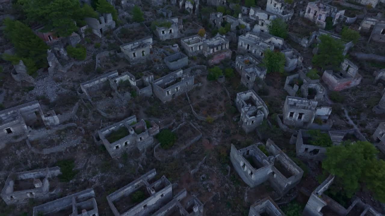 Kayakoy, una città abbandonata incastonata tra le colline della Turchia