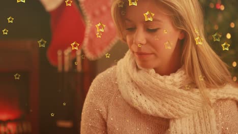 animación de estrellas sobre feliz mujer caucásica bebiendo vino