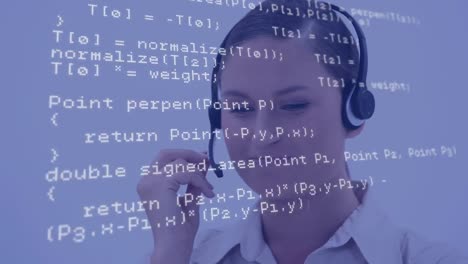 animación del procesamiento de datos sobre una mujer de negocios usando auriculares de teléfono