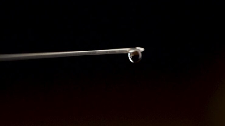 Syringe Needle with Droplet