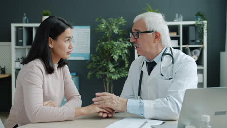 consulta con el médico y el paciente