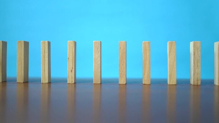 Loop video of falling dominoes and reversed