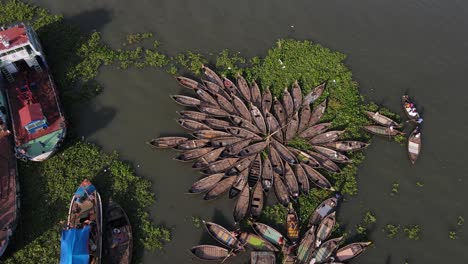 Passenger-boat-waiting-for-customers-at-the-Buriganga-river-bank,-Dhaka