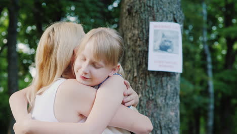 Mom-Soothes-And-Hugs-Daughter-Who-Lost-The-Cat