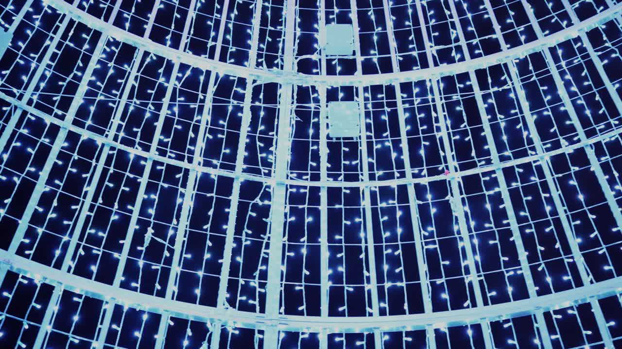 xmas 조명 쇼 - 조명 원뿔 내부 회전 속도가 느려짐