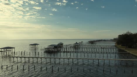 Aerial-view-of-boat-slips-and-docks-on-Mobile-Bay,-Alabama