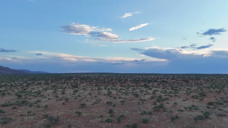 Disparo-De-Dron-De-Vuelo-Lento-De-La-Sabana-Semiárida-Del-Sur-Del-Kalahari