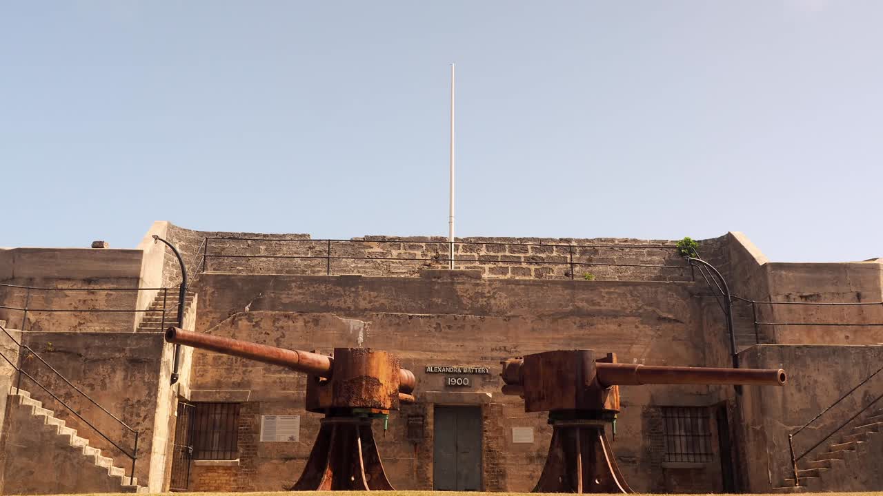 la batería alexandra de las bermudas estaba armada con cañones de avancarga de 9 pulgadas.