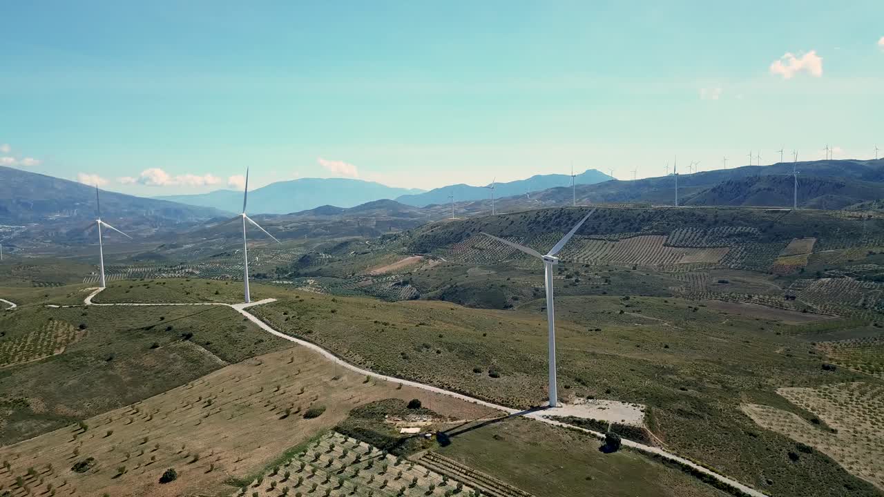 vista aérea de un parque de molinos de viento en españa