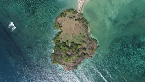 el tranquilo paraíso de bali: una toma aérea en 4k de la isla de nusa dharma