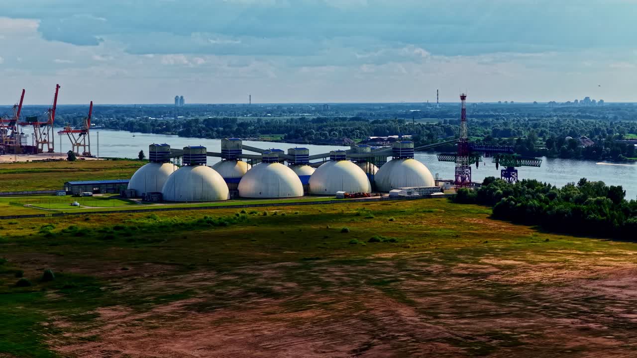 Horton spheres pressure vessels industrial storage of liquefied petroleum gas LPG anhydrous ammonia