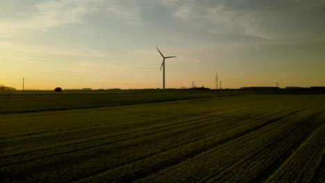 Turbina-Eólica-Solitaria-Generando-Electricidad