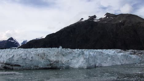 glaciar margerie en el parque nacional de la bahía de los glaciares, alaska
