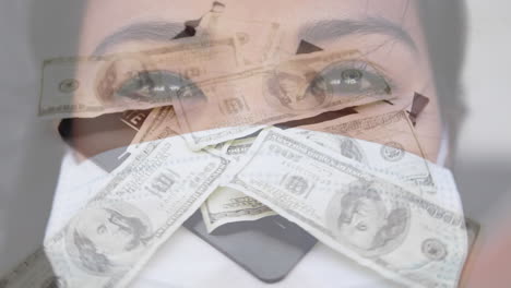 video compuesto digital de billetes de dólar estadounidense y girando contra una mujer con máscara facial