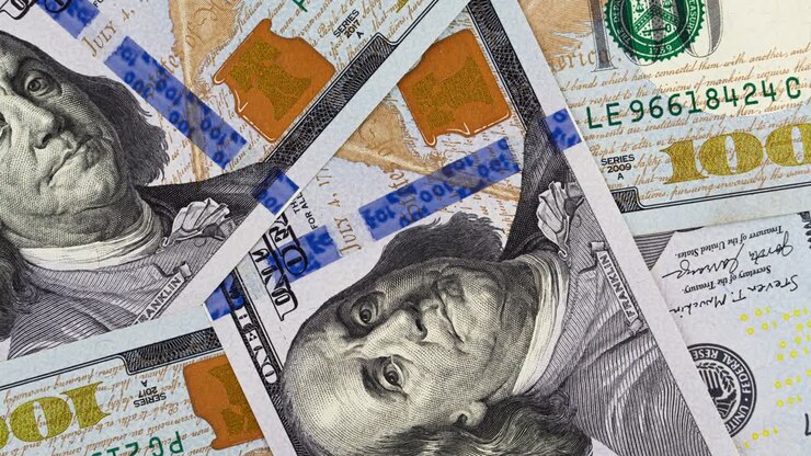 Valuta statunitense. Banconote da cento dollari, vista dall'alto