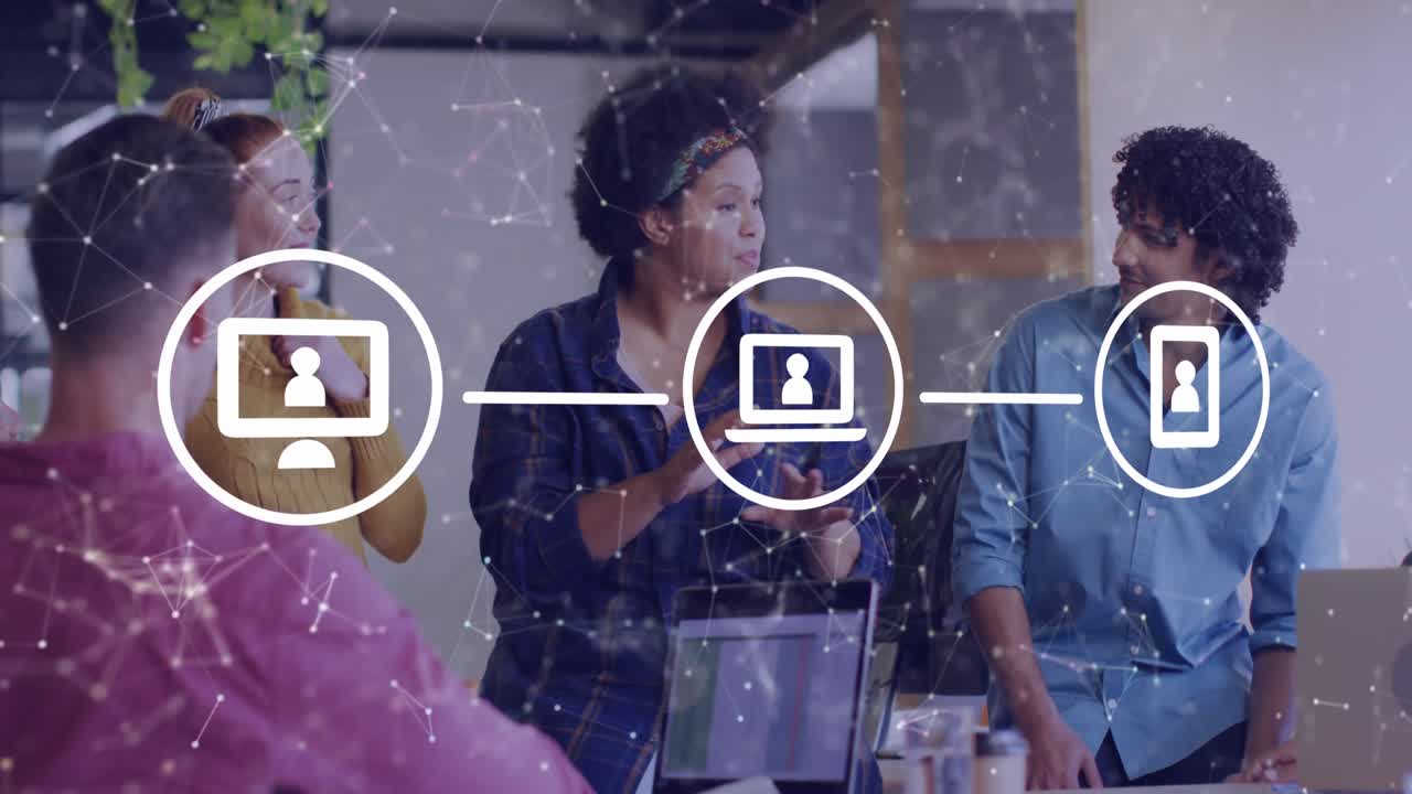 animación de iconos conectados sobre puntos conectados, diversos compañeros de trabajo compartiendo ideas en la oficina