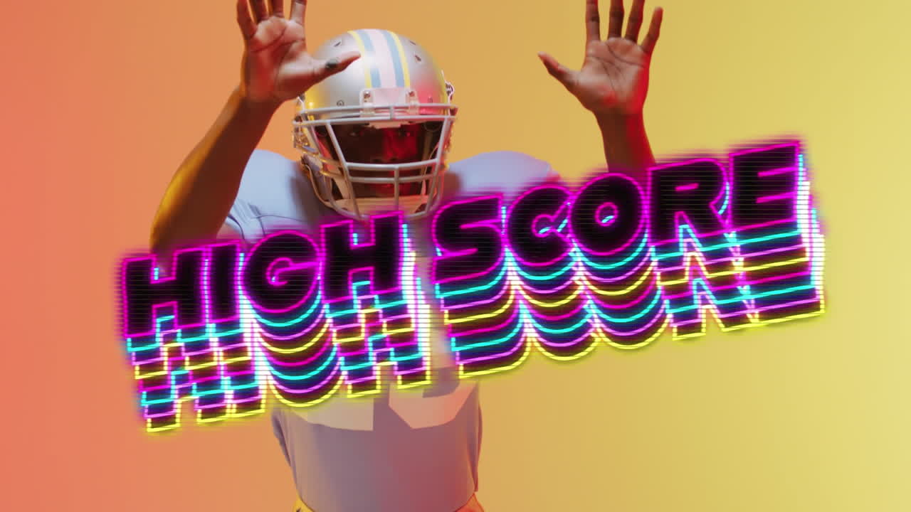 Animazione del testo 'punteggio massimo' su giocatore di football americano su sfondo al neon