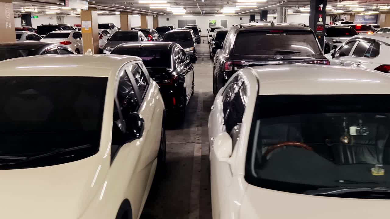 garaje de aparcamiento completo